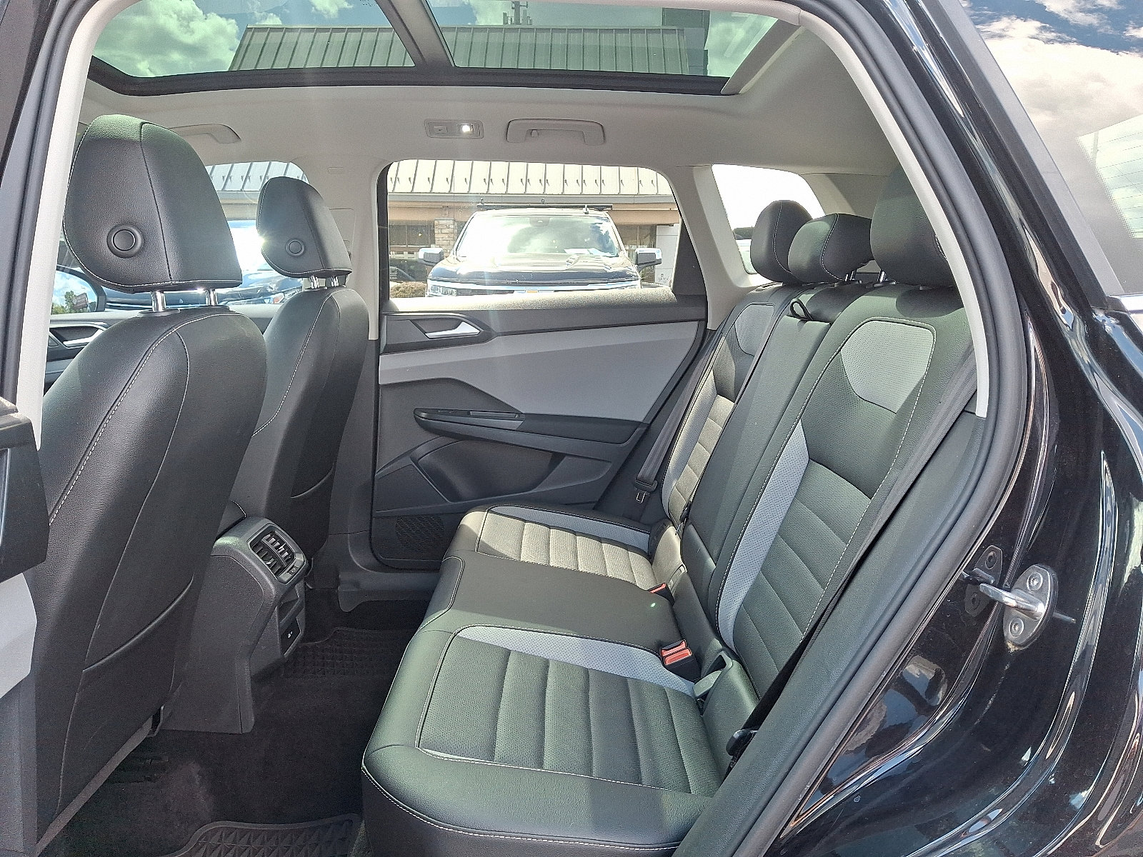 Certified 2022 Volkswagen Taos SEL image 10