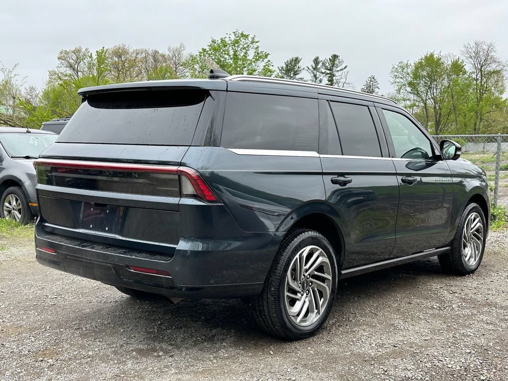 New 2025 Lincoln Navigator Reserve AWD/4WD image 32