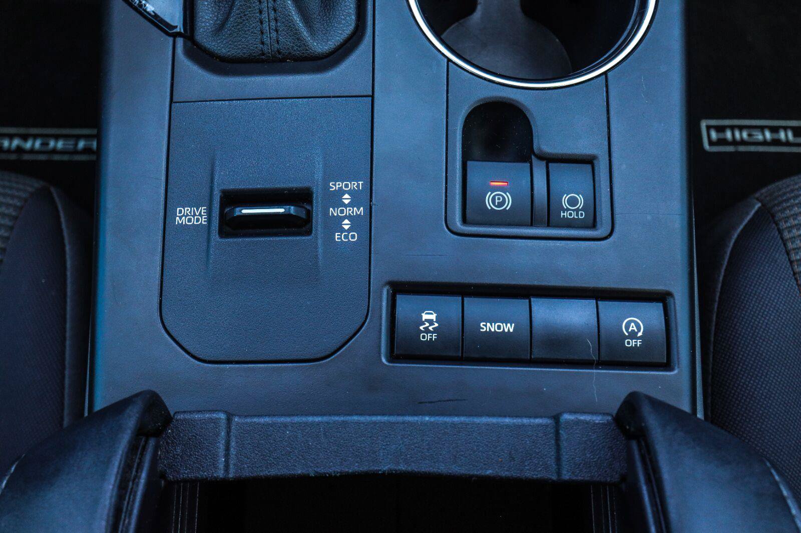Used 2022 Toyota Highlander L FWD image 29