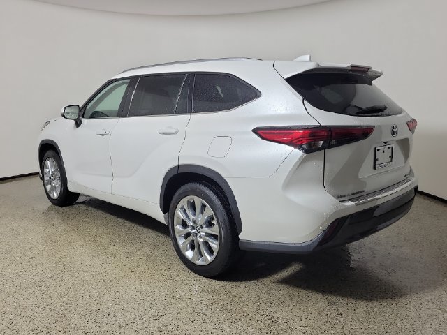 Used 2023 Toyota Highlander Limited FWD image 7