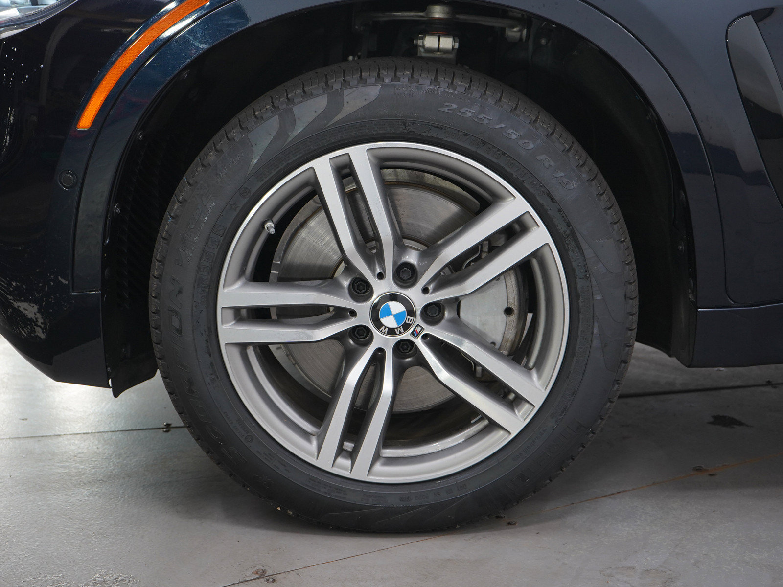 Used 2019 BMW X6 xDrive50i w/ M Sport Package AWD/4WD image 31
