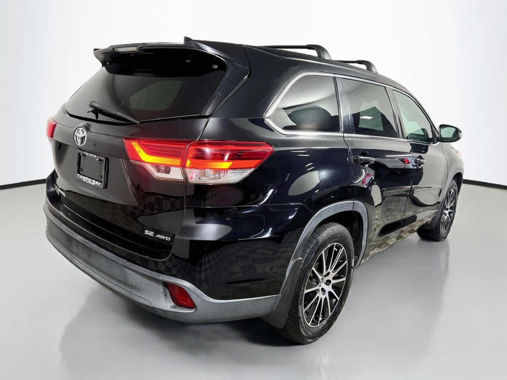 Used 2018 Toyota Highlander SE w/ Carpet Mat Package (TMS) AWD/4WD image 3