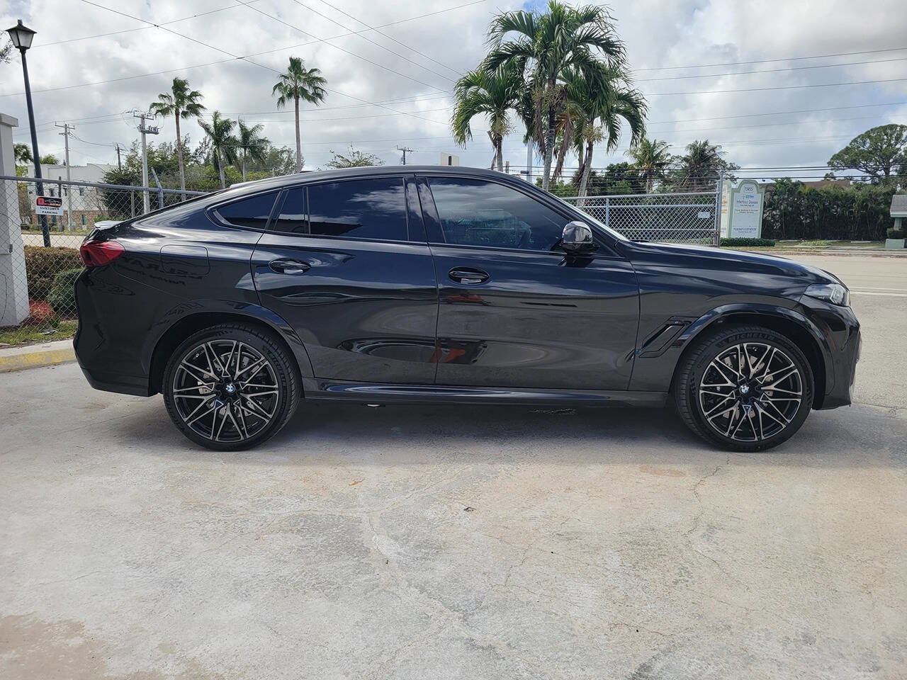 Used 2026 BMW X6 M Competition w/ Executive Package image 5