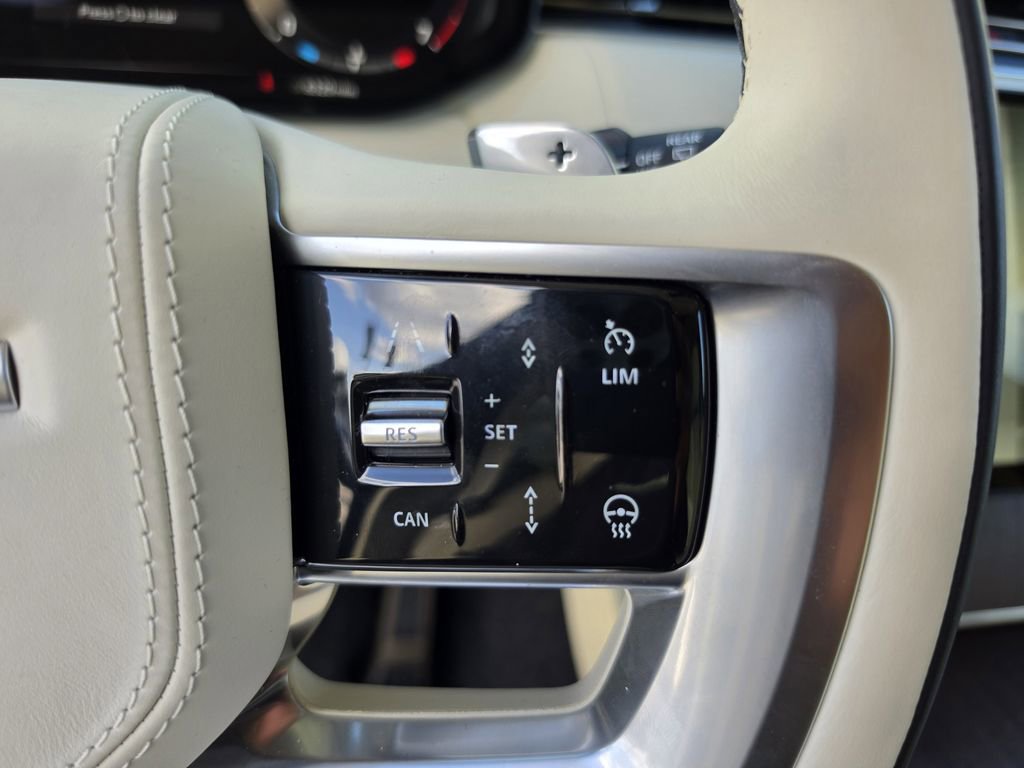 Used 2025 Land Rover Range Rover SE AWD/4WD image 18