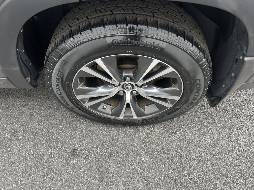 Used 2016 Toyota Highlander XLE image 19