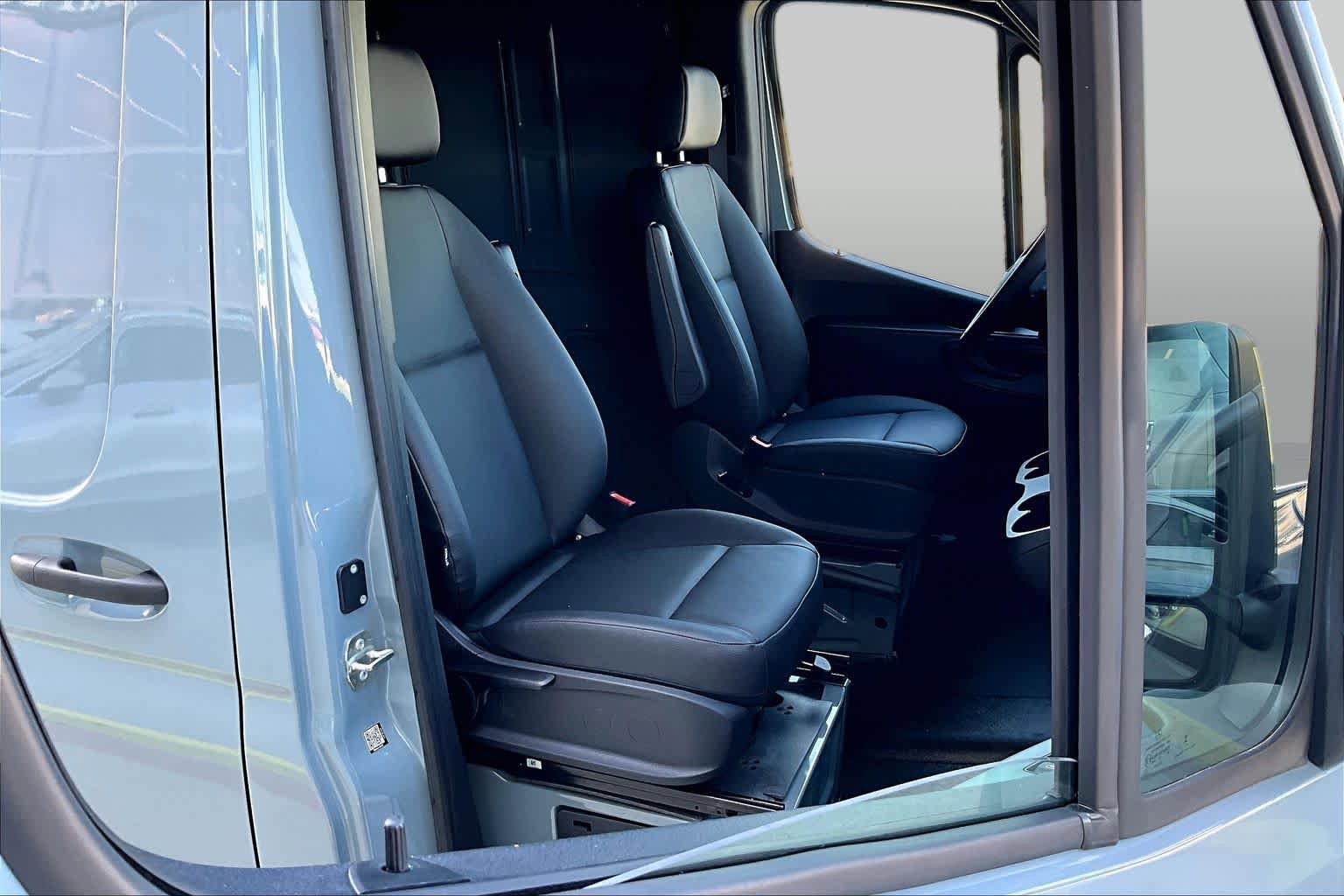 Used 2024 Mercedes-Benz Sprinter 2500 image 9
