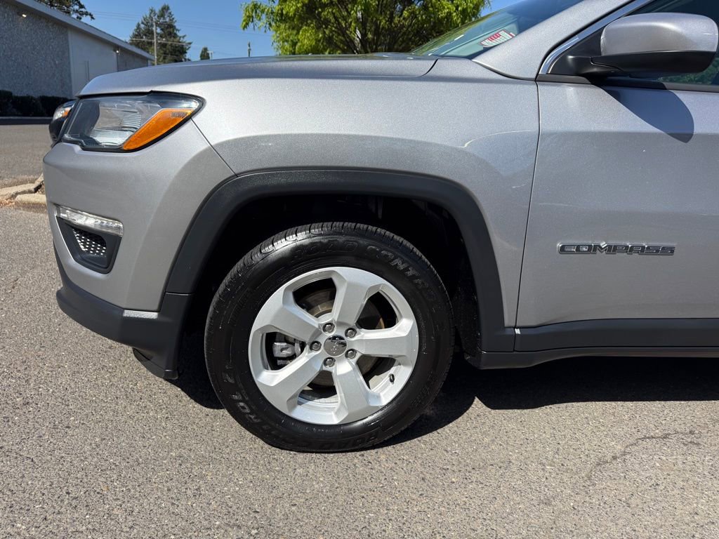 Used 2018 Jeep Compass Latitude w/ Popular Equipment Group FWD image 12