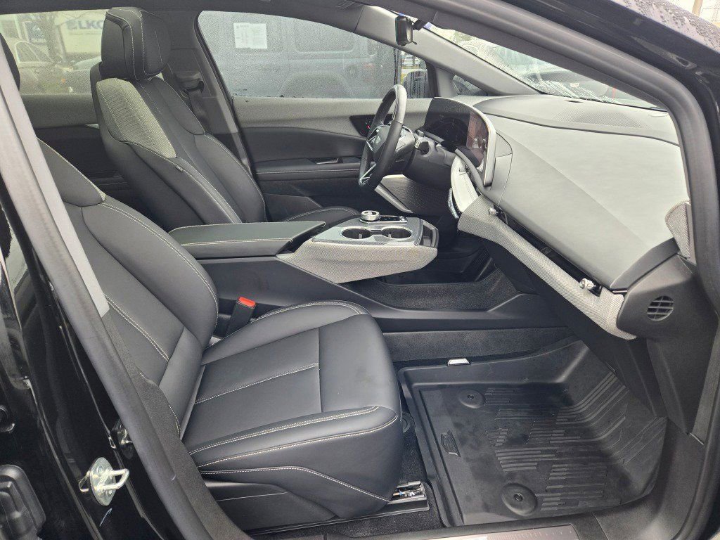 Used 2025 Cadillac Optiq Luxury 1 w/ LPO, Floor Liner Package AWD/4WD image 7