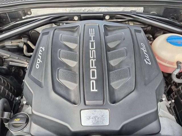 Used 2015 Porsche Macan Turbo AWD/4WD image 32