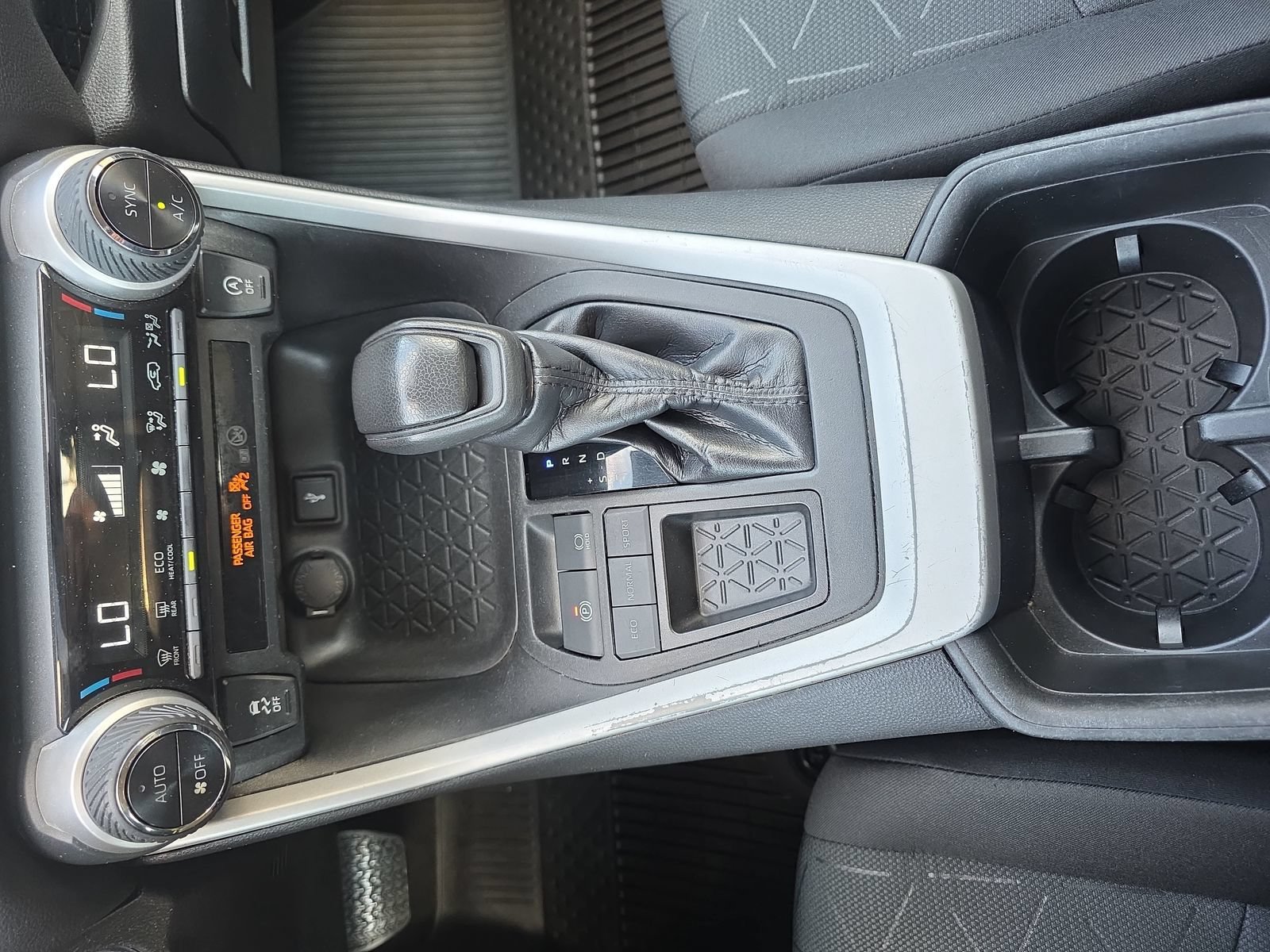 Used 2022 Toyota RAV4 XLE FWD image 24