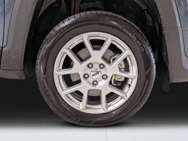 Certified 2023 Jeep Renegade Latitude AWD/4WD image 10