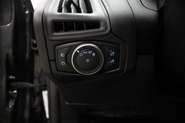 Used 2017 Ford Focus SEL image 9