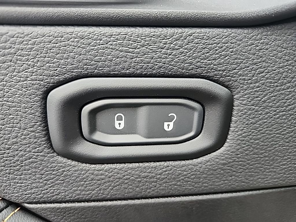 New 2025 Jeep Wrangler Sahara image 25