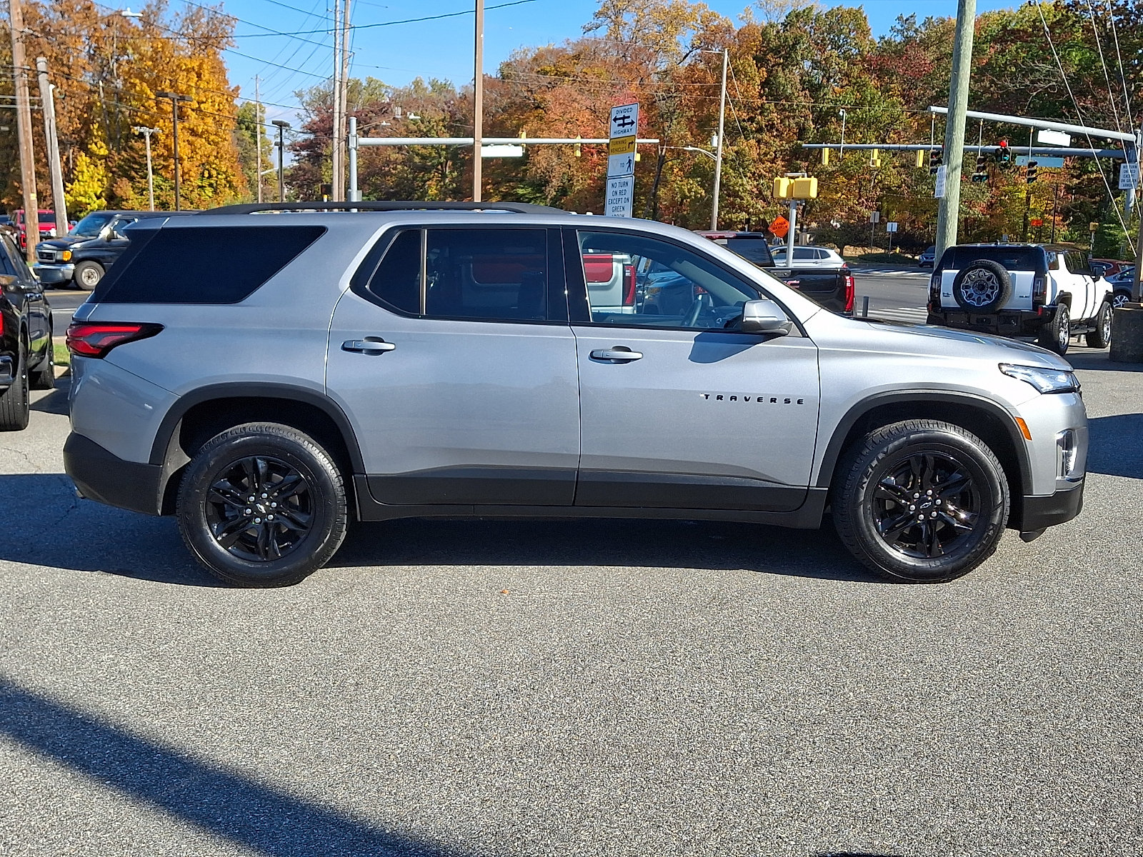 Certified 2024 Chevrolet Traverse LT w/ Midnight/Sport Edition AWD/4WD image 7