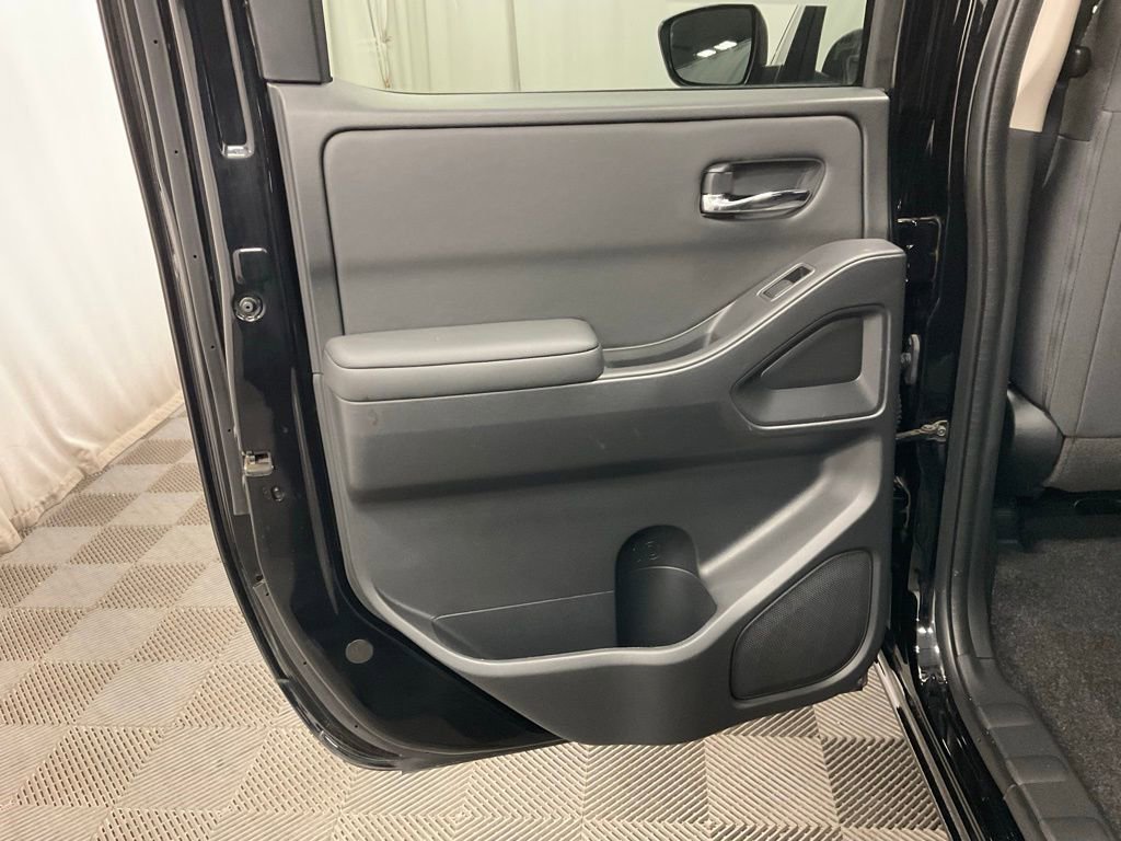 Used 2024 Nissan Frontier SV image 27