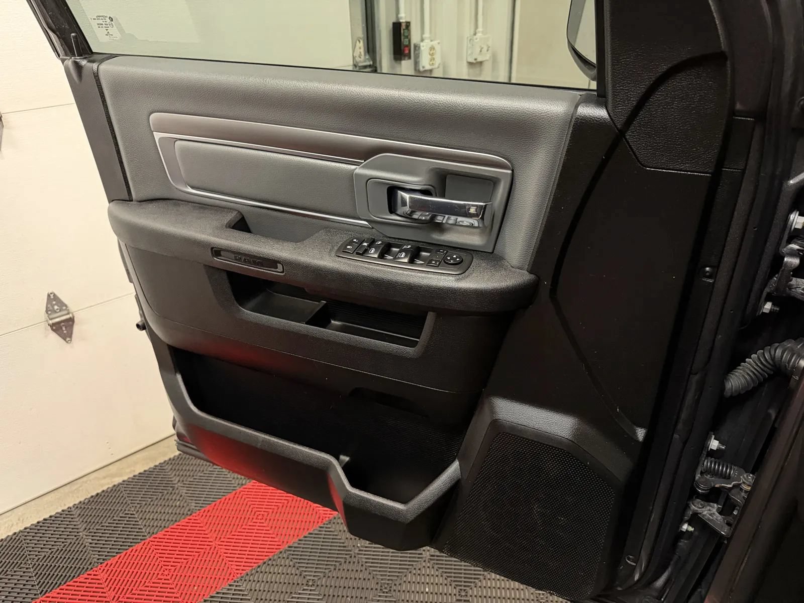 Used 2021 RAM 1500 Classic SLT AWD/4WD image 24