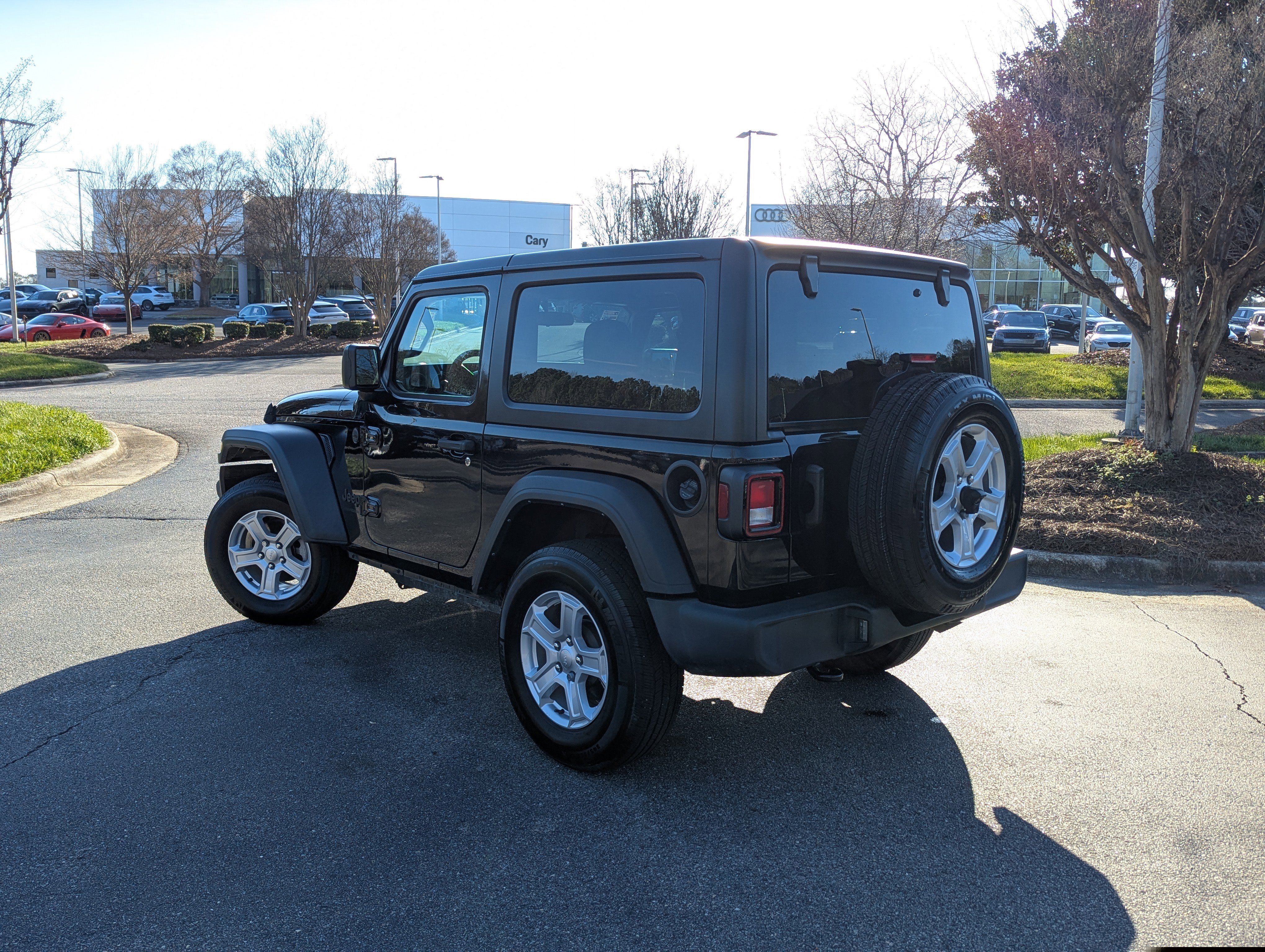 Used 2023 Jeep Wrangler Sport S image 7