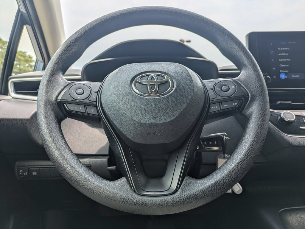 Used 2025 Toyota Corolla LE FWD image 20
