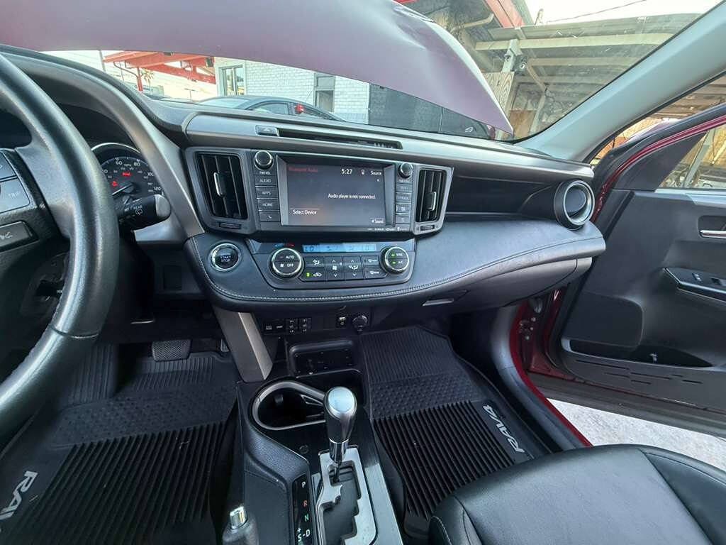 Used 2018 Toyota RAV4 Limited FWD image 16