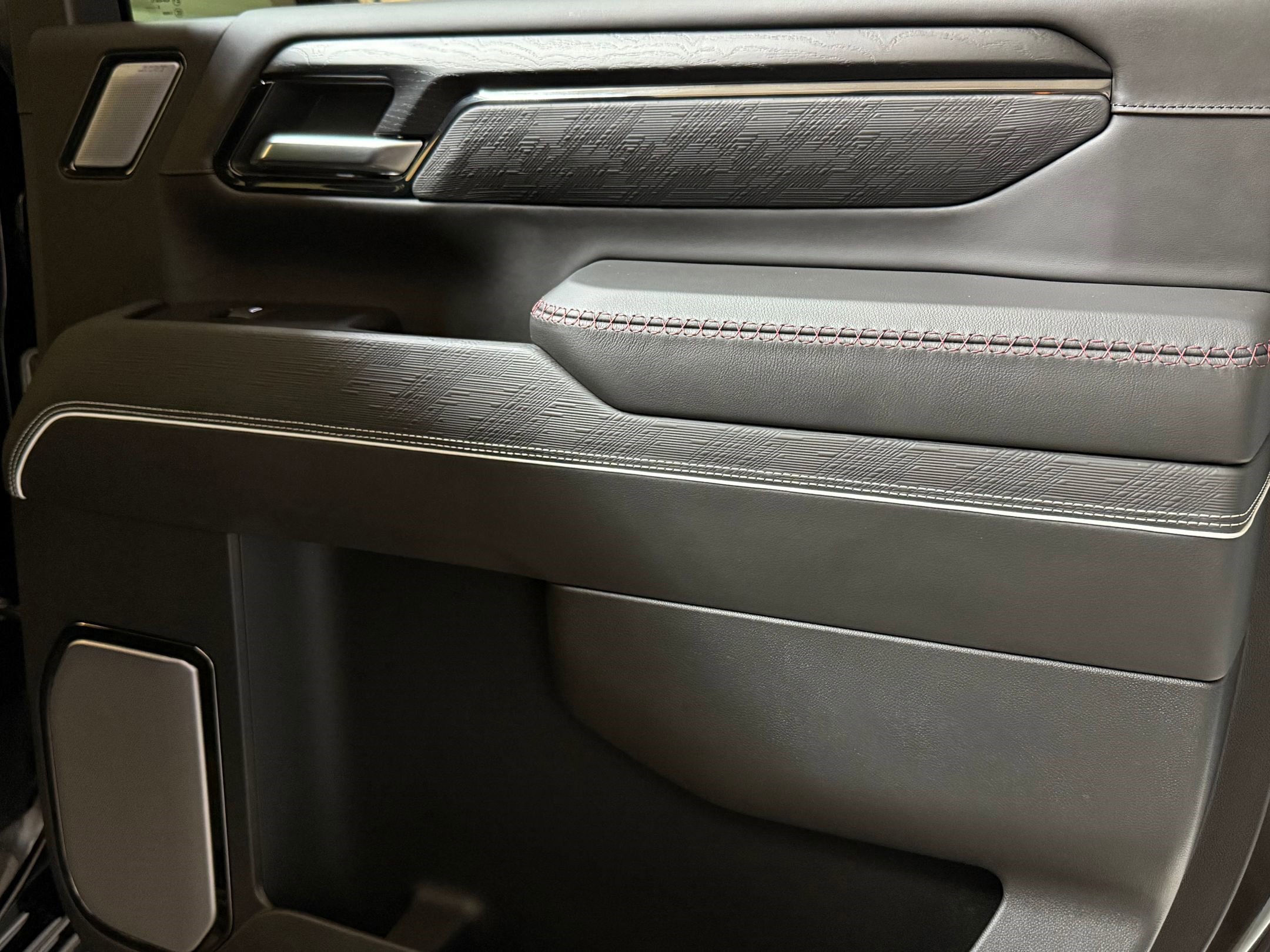 Used 2024 GMC Sierra 2500 AT4X w/ AT4X AEV Edition image 19