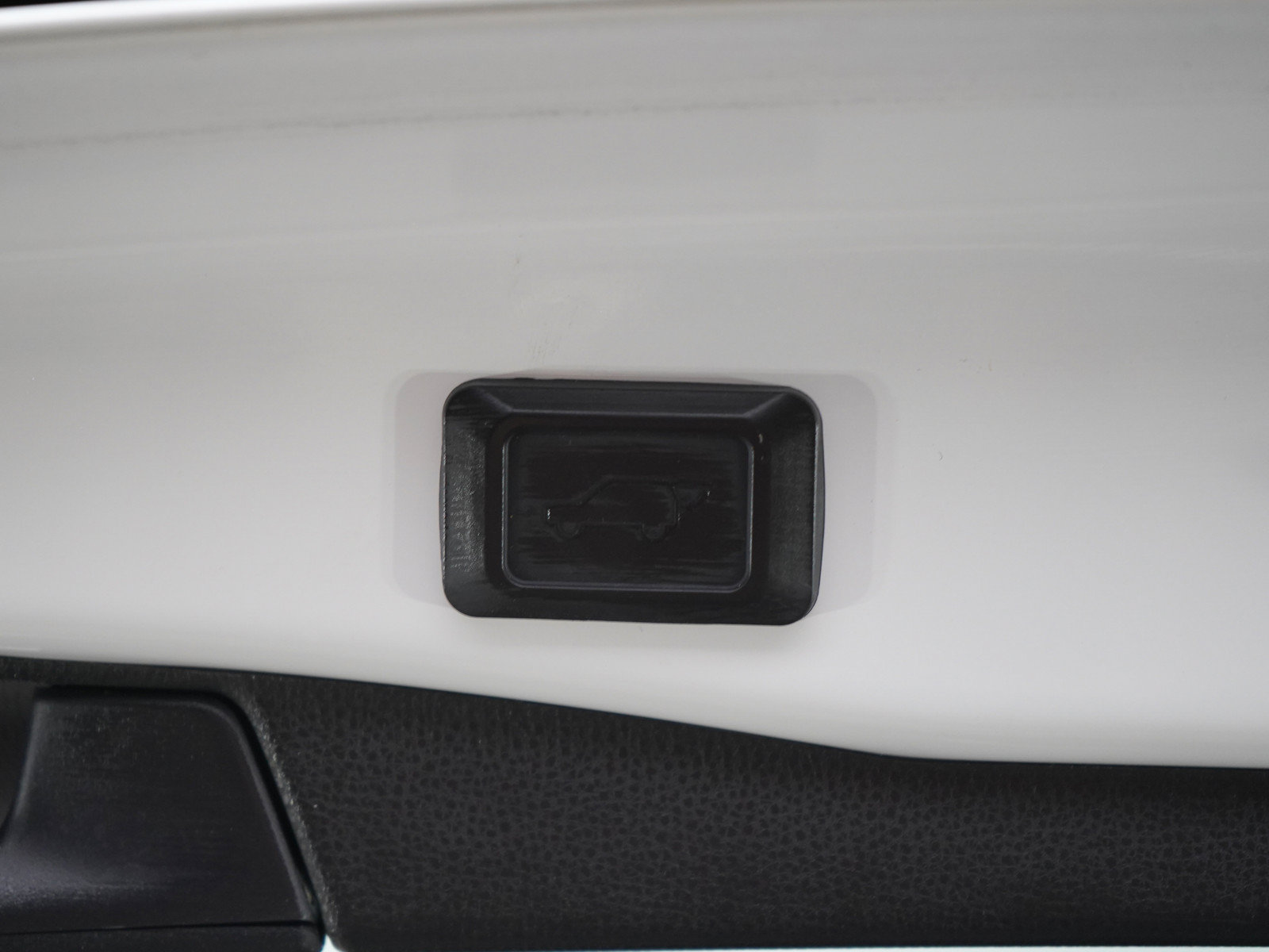 Used 2025 Toyota RAV4 XLE Premium AWD/4WD image 17