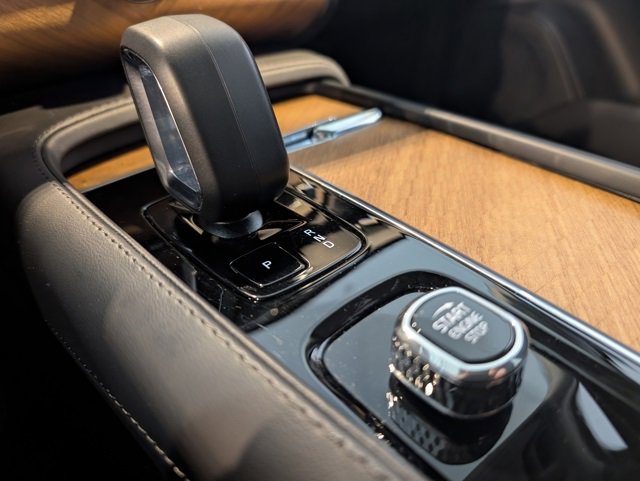 Used 2024 Volvo XC90 B6 Plus w/ Protection Package Premier image 27