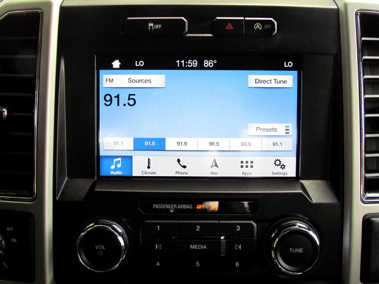 Used 2018 Ford F150 Lariat w/ Trailer Tow Package image 33