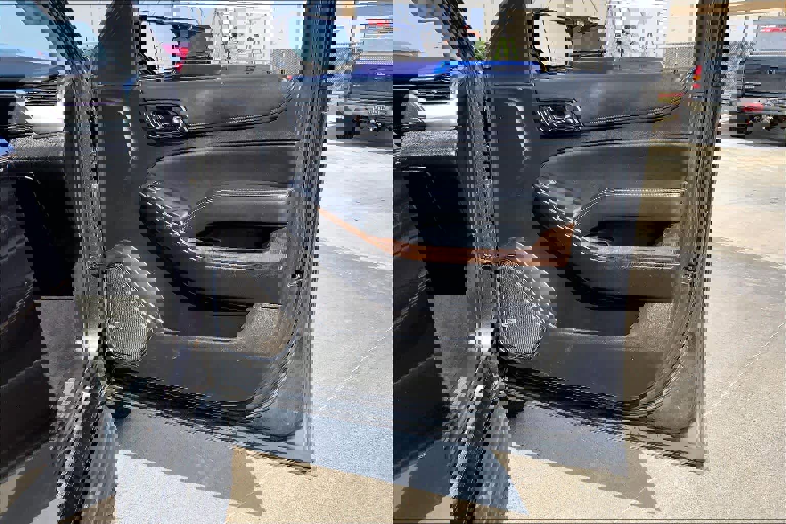 Used 2016 Chevrolet Suburban LT image 21