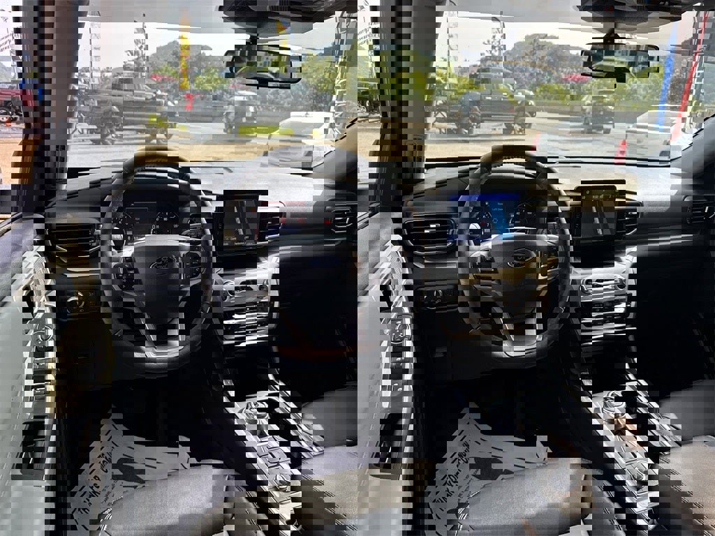 Used 2022 Ford Explorer XLT w/ Equipment Group 202A image 13