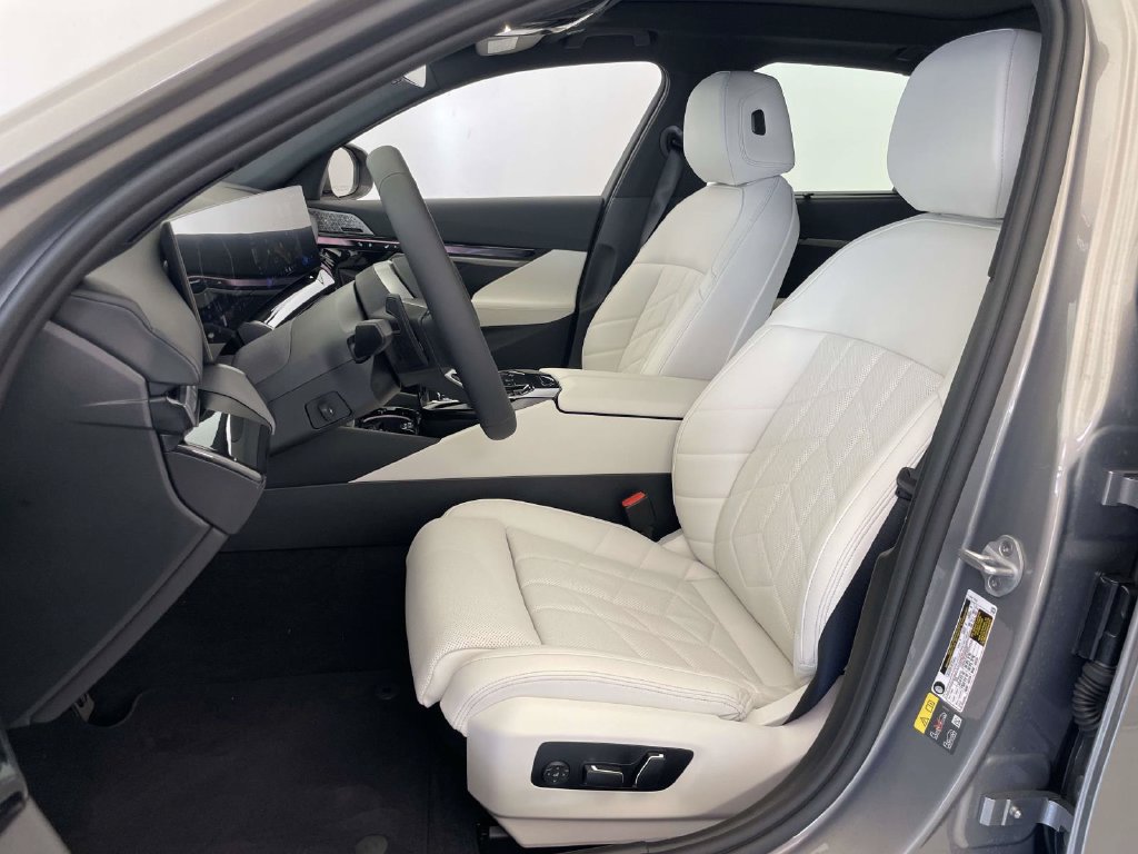New 2027 BMW 550e xDrive w/ Executive Package AWD/4WD image 13