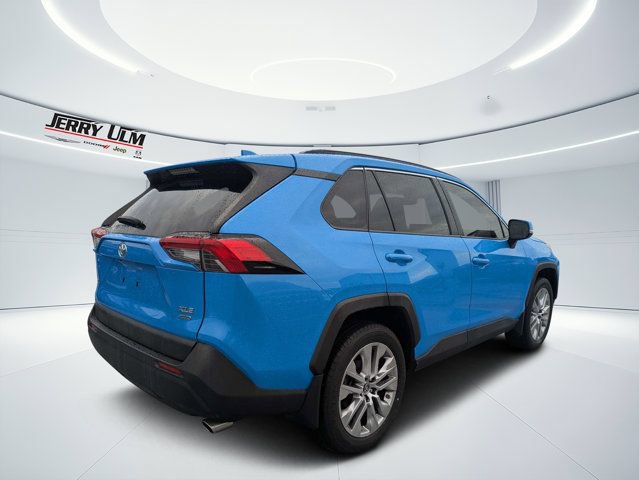 Used 2019 Toyota RAV4 XLE Premium w/ Cold Weather Package AWD/4WD image 3