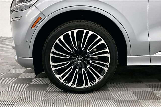 Used 2023 Lincoln Aviator Black Label w/ Class IV Trailer Tow Package image 9