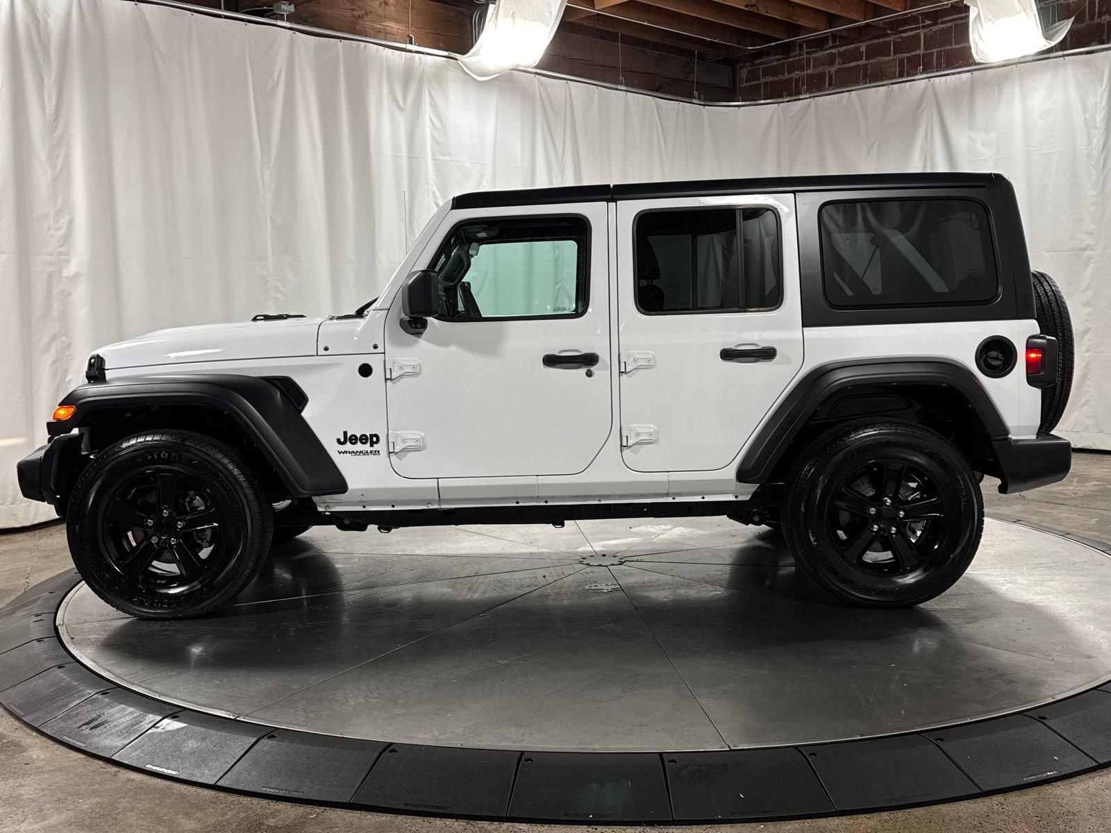 Used 2022 Jeep Wrangler Unlimited Sport AWD/4WD image 8