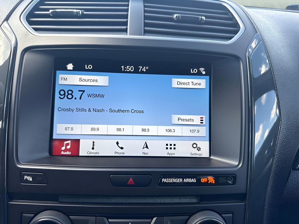Used 2018 Ford Explorer XLT w/ Equipment Group 202A AWD/4WD image 18