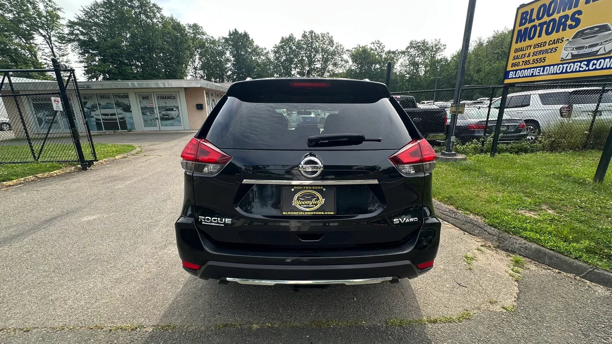 Used 2017 Nissan Rogue SV AWD/4WD image 6