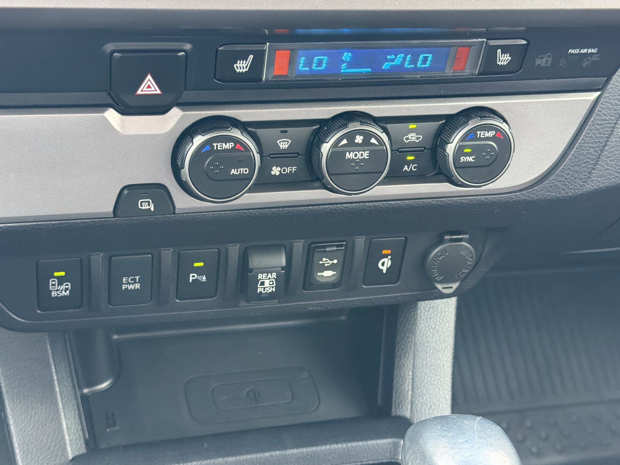 Used 2019 Toyota Tacoma Limited image 19