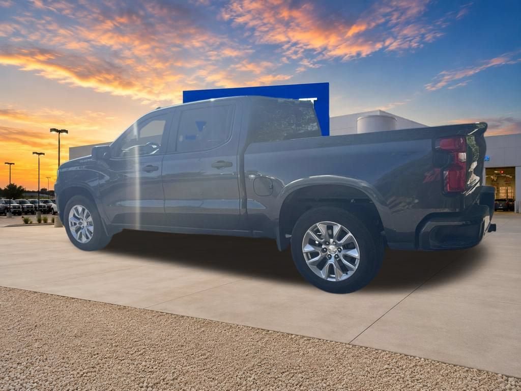 Used 2021 Chevrolet Silverado 1500 Custom RWD image 2