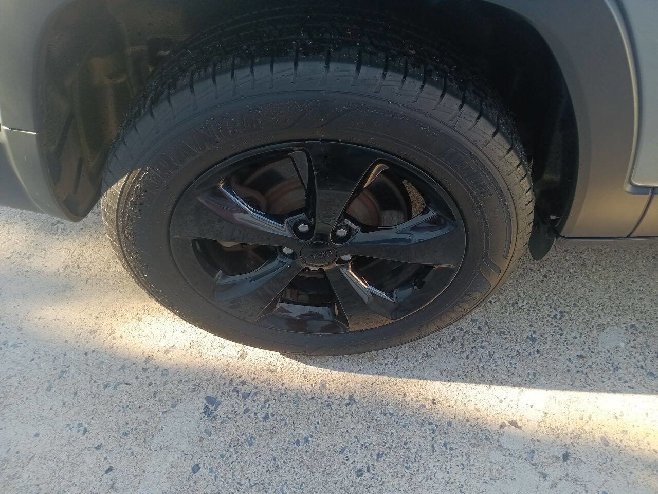 Used 2019 Jeep Cherokee Latitude Plus image 17