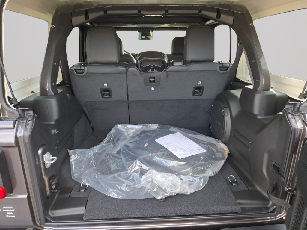 New 2026 Jeep Wrangler Unlimited Sahara AWD/4WD image 19