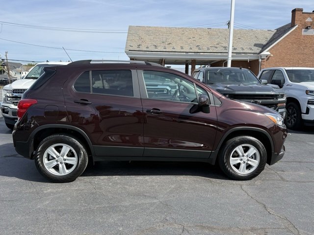 Used 2022 Chevrolet Trax LT w/ Premium Seat Package image 8