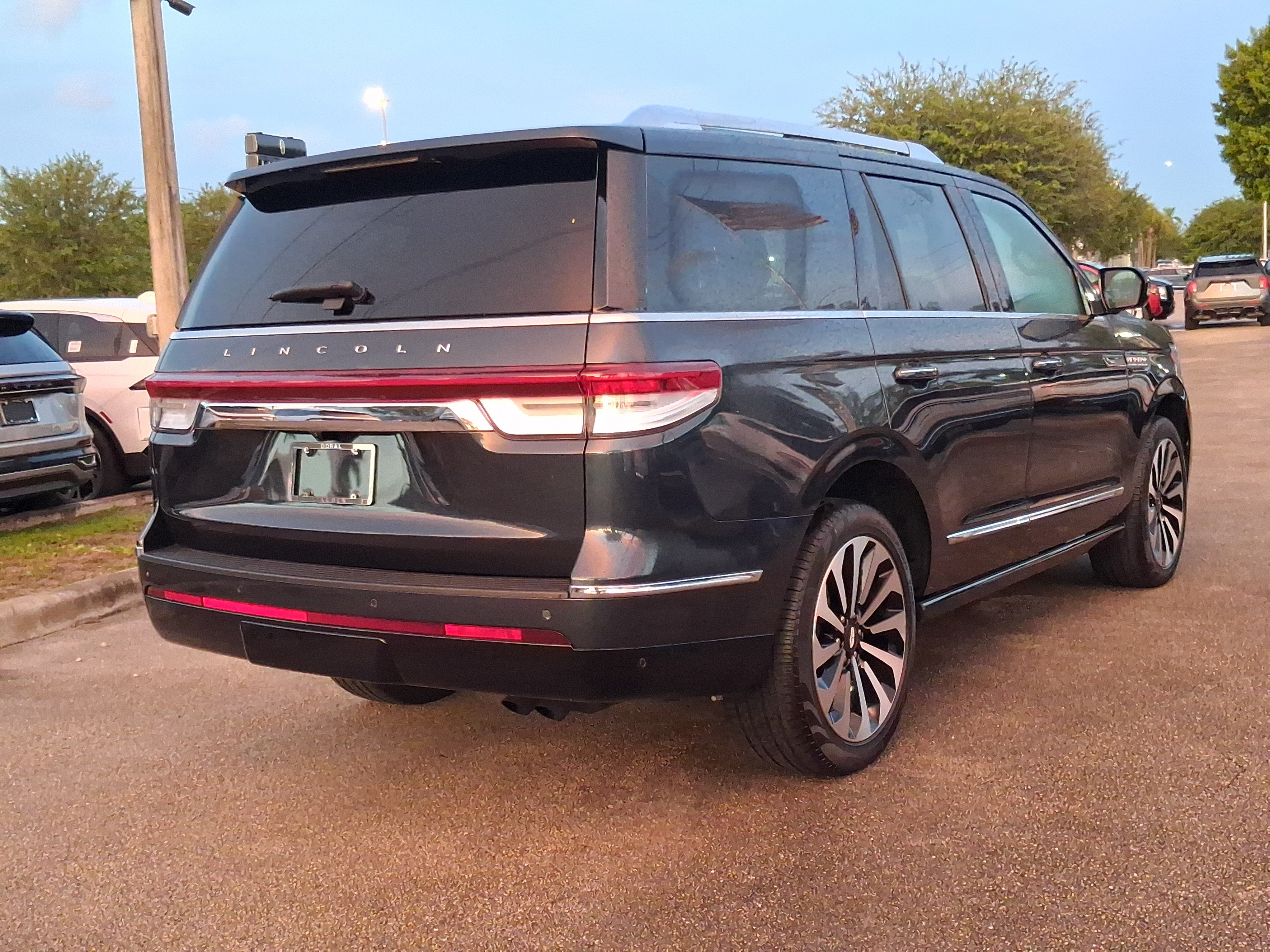 Certified 2024 Lincoln Navigator Reserve AWD/4WD image 4
