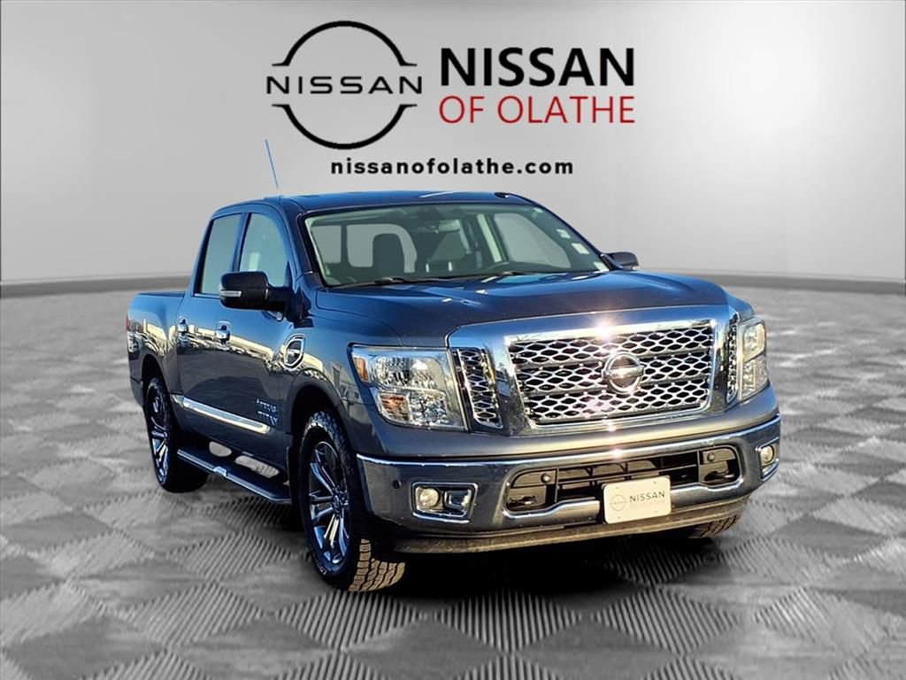 Used 2017 Nissan Titan SV image 29