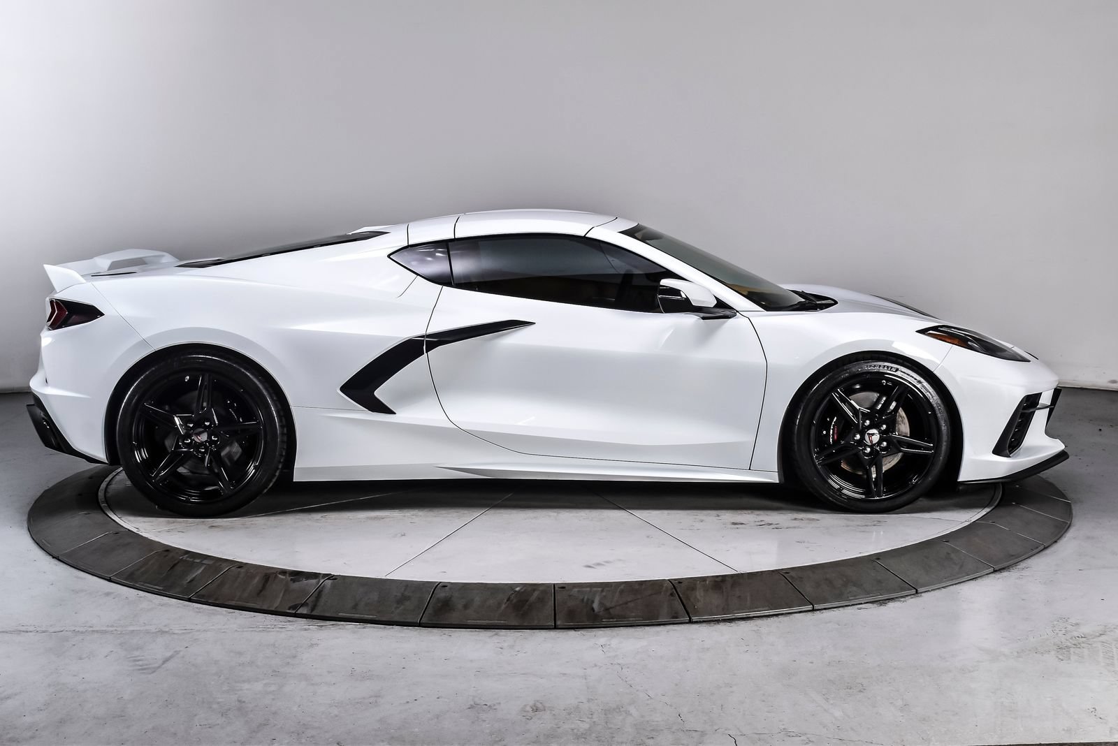 Used 2023 Chevrolet Corvette Stingray Premium Cpe w/ Z51 Performance Package RWD image 7