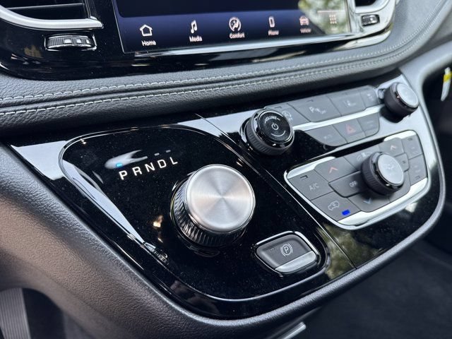 New 2027 Chrysler Pacifica Select FWD image 26