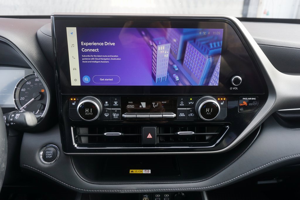 Certified 2023 Toyota Highlander XLE image 9