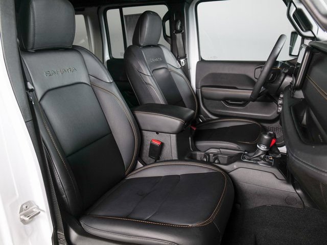 Used 2024 Jeep Wrangler Unlimited Sahara w/ Technology Group AWD/4WD image 3