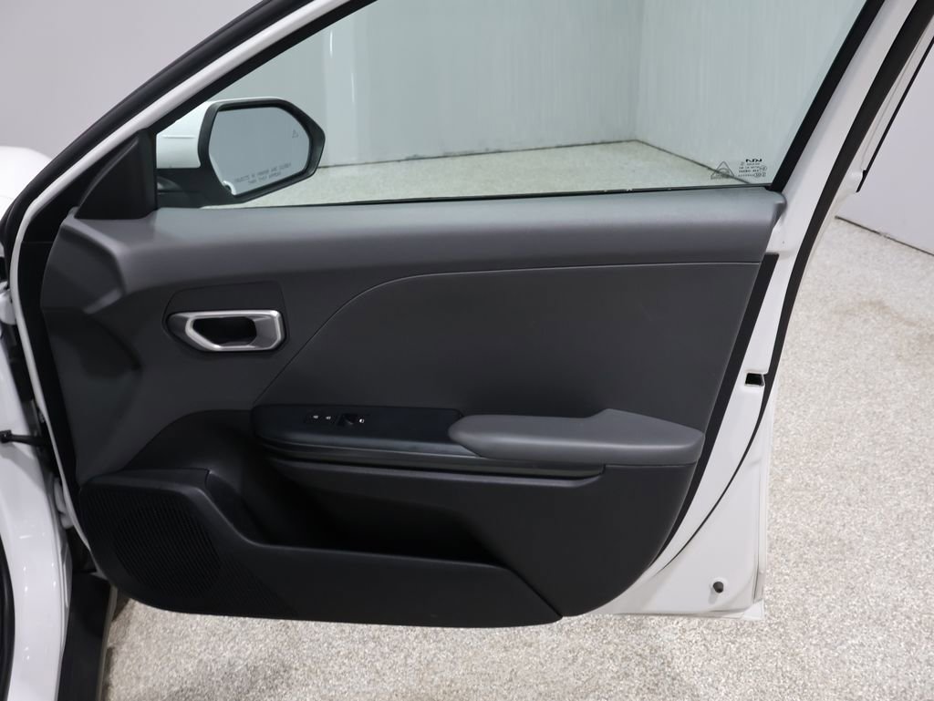Used 2025 Kia K4 LXS image 23