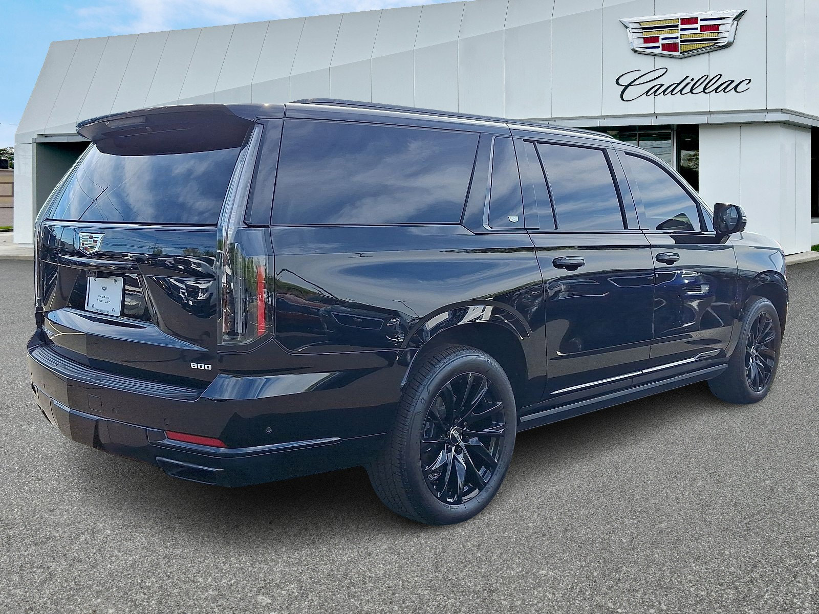 Used 2025 Cadillac Escalade ESV Sport w/ Touring Package AWD/4WD image 5