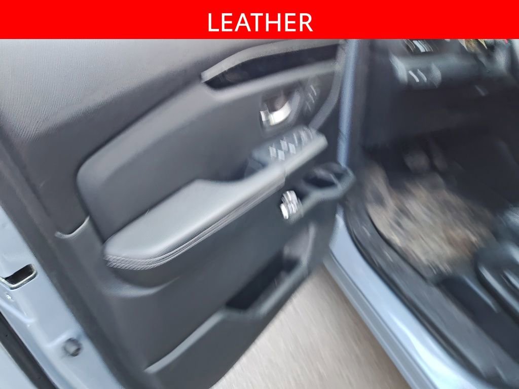 Used 2023 Honda Pilot Touring image 5