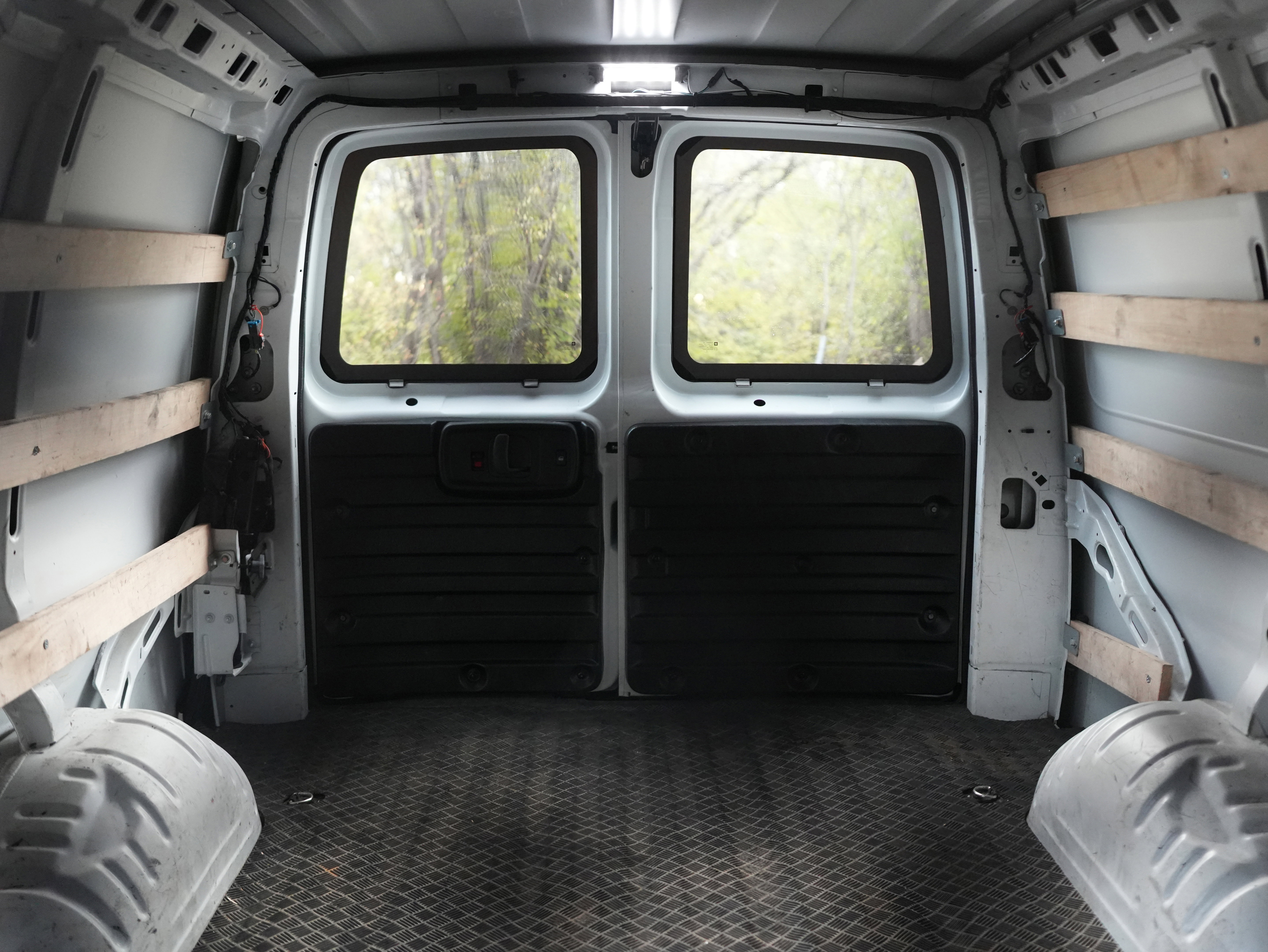 Used 2023 Chevrolet Express 2500 w/ Driver Convenience Package image 26